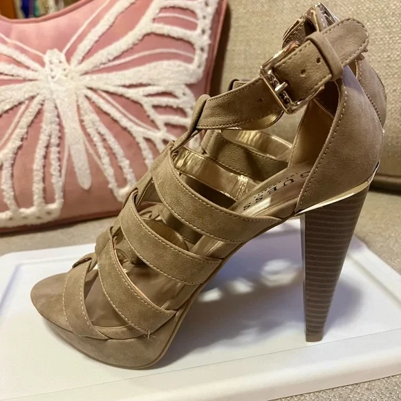 Guess platform heels 8.5 - Picture 3 of 6